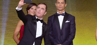 搞笑动态图GIF: ​有一个长得帅而又爱抢镜的朋友是种什么体验？